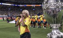 Karol G recibe fuertes críticas por su interpretación del Himno Nacional en la Copa América