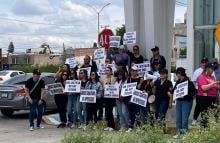 Con consignas y carteles trabajadores del Poder Judicial se manifiestan en Aguascalientes 