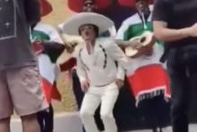 Captan a Bruno Mars en calles de la CDMX vestido de mariachi 