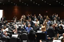 Diputados aprobando reforma constitucional