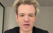 Vocalista de Sum 41 acusa a su exmanager de abuso; él responde que fue una relación consensuada