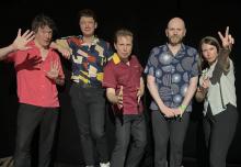 Integrante de Franz Ferdinand exhibe registro sin tapa en Querétaro