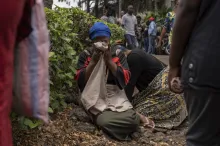 Varias mujeres lloran en el puerto de Goma, República Democrática del Congo