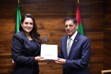 Tere Jiménez y el embajador de Emiratos Árabes Unidos 