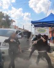 Policía en riña