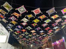 Vecinos en El Llanito adornan la calle con más de 3,000 Ojos de Dios