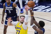 LAKERS VS WOLVES GAME 3