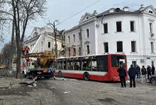 Ataque ruso en ciudad ucraniana deja 30 muertos