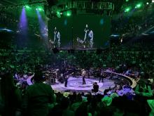 Duelo pone a cantar a sus miles de fans en el Palenque de la FNSM 2025