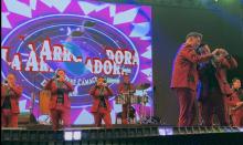 La Arrolladora puso a bailar a los maestros de Aguascalientes en la Isla San Marcos