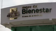 Ataca adulto mayor a 2 en fila del Banco del Bienestar