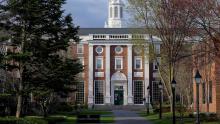 Harvard demanda a la administración Trump por prohibir la matriculación de alumnos extranjeros