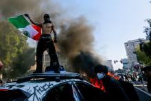Embajador de EE. UU. condena violencia en protestas de Los Ángeles tras redadas migratorias