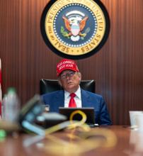 Trump sugiere respaldo a un "cambio de régimen" en Irán tras bombardeos