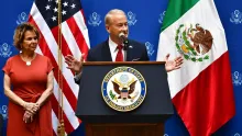 Embajador Ronald Johnson condena manifestaciones en Los Ángeles