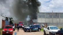 Algunos bomberos sufrieron estragos por intoxicación pero fueron atendidos en el mismo lugar
