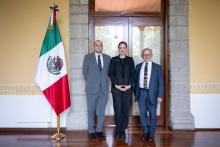 Claudia Curiel y funcionarios 