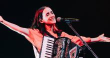 Julieta Venegas recibirá prestigioso premio en España por su compromiso social y trayectoria artística