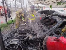 Incendio en lote de autos 