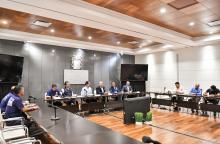 Reunión de funcionarios 