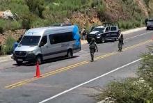 Civiles armados en vehículo perseguían la Sprinter gris de Zer Travel; dos turistas de Aguascalientes fallecieron y otros dos resultaron heridos