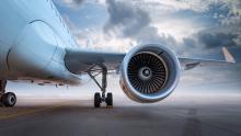 Hombre italiano murió al ser succionado por el motor de un avión comercial