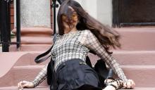 Anne Hathaway sufre caída en la filmación de 'El diablo viste a la moda 2'