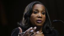 Lisa Cook demanda a Donald Trump 