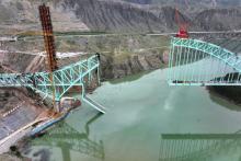 Colapso de puente ferroviario en construcción deja al menos 12 muertos en China