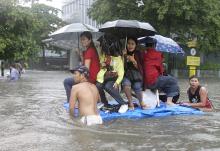 4 muertos y 400 mil evacuados por tormenta en Filipinas