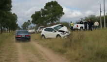 Un motociclista no alcanzó a frenar y se impactó atrás de la camioneta del conductor dormilón
