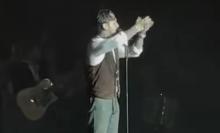 Nodal no subió a Ángela a cantar con él por gritos de "Cazzu, Cazzu"