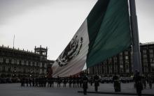 Sheinbaum encabeza ceremonia de Izamiento de Bandera en conmemoración de las víctimas de los sismos de 1985 y 2017