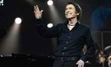 Preocupa estado de salud de Raphael tras cancelar conciertos