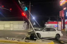 Accidentes viales contra semáforos