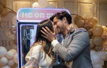 Brandon Peniche y Kris Cid le dan la bienvenida a su bebé arcoíris