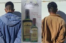 Los ladrones fueron detenidos tras salir corriendo de una tienda de conveniencia en la colonia Macías Arellano