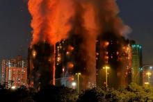 Incendio en 8 torres departamentales deja al menos 13 muertos y 15 heridos en Hong Kong