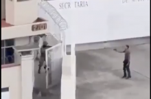 Marinos someten a un civil armado en puertas de la zona naval de Puerto Vallarta