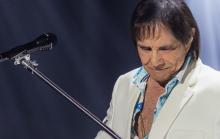 Hospitalizan a Roberto Carlos tras accidente de auto