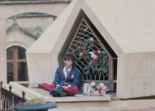 Graban película para adultos junto a la tumba de Camilo Sesto