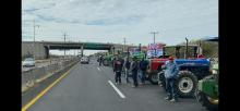 PRODUCTORES SE MANIFIESTAN EN CARRETERAS DE AGUASCALIENTES