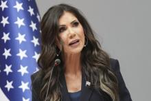 EE.UU. planea ampliar a más de 30 países su prohibición de viajes