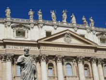 Vaticano rechaza nuevamente la ordenación de mujeres como diáconos 
