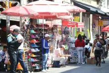 Insisten comerciantes del centro en regulación de ambulantaje ante 14 de febrero