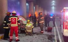 Tras el brutal impacto y mientras era rescatado su auto comenzó a arder en llamas