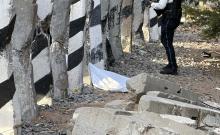 Llevaba colocados los audífonos y los tenía conectados al celular mientras estaba distraído con la pantalla