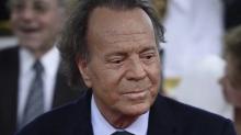 Julio Iglesias responde a acusaciones de abuso y prepara defensa 