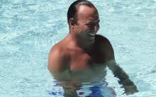 Archivan en España denuncia de delitos sexuales contra Julio Iglesias 