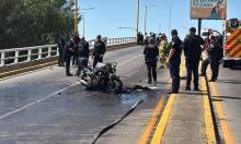 El fuego alcanzó el arma de cargo de la uniformada y los cartuchos comenzaron a detonar